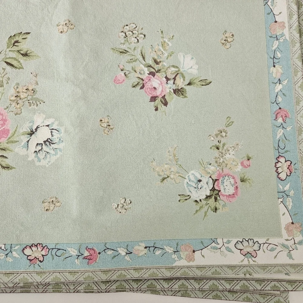 Handprint potpourri celadon
